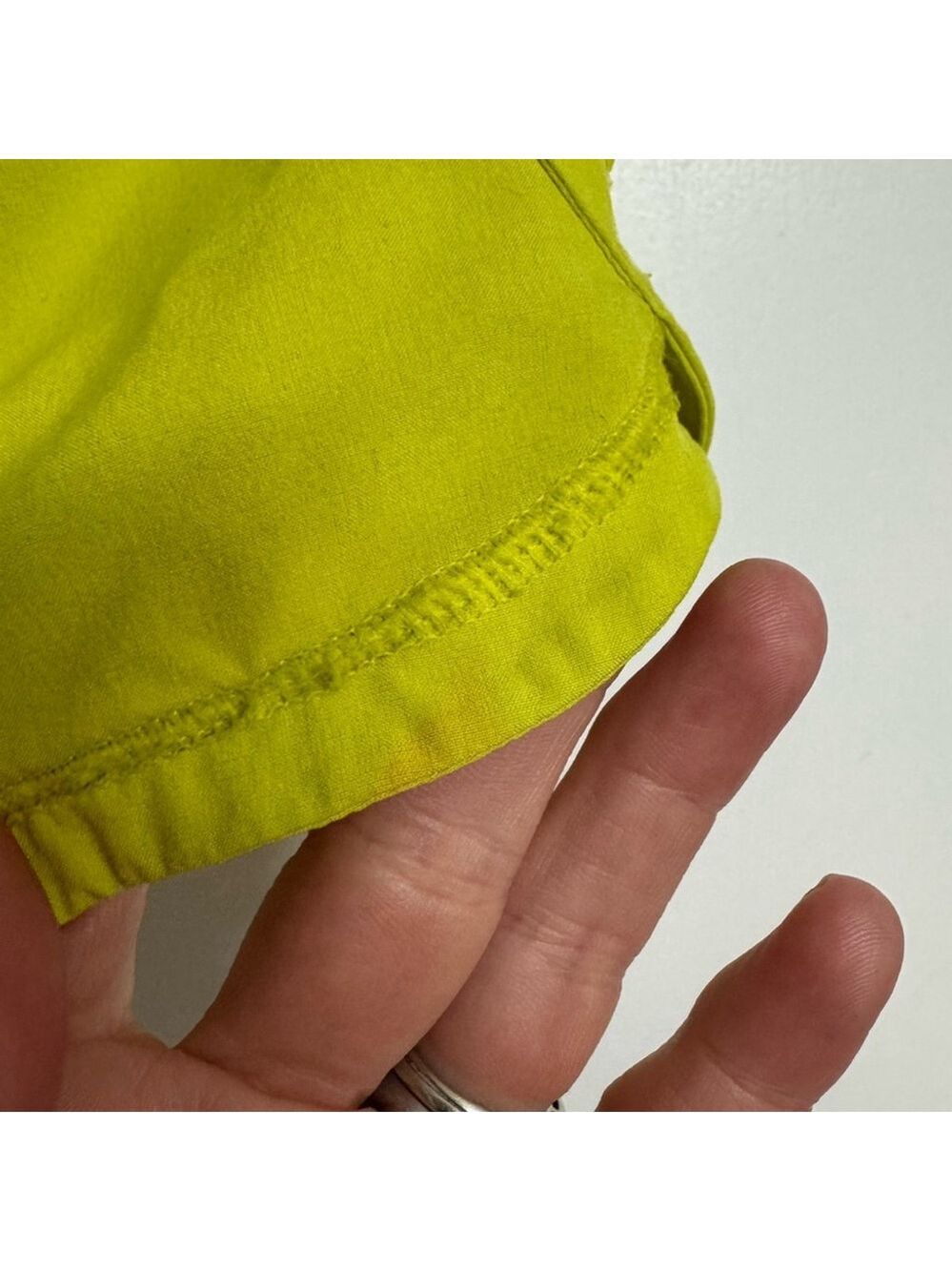 Lululemon Shorts Highlight Yellow - Picture 9 of 11